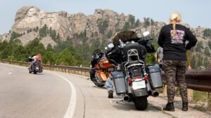World’s largest motorcycle rally roars into Sturgis as bikers flood tiny U.S. town World’s largest motorcycle rally roars into Sturgis as bikers flood tiny U.S. town