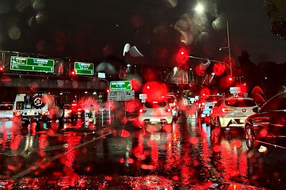 Dozens of drivers stranded after potholes damage tyres on Princes Highway Dozens of drivers stranded after potholes damage tyres on Princes Highway
