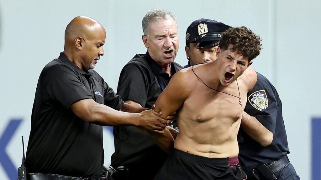 Three fans storm Yankee Stadium field as security springs into action, takes down intruders in epic fashion Three fans storm Yankee Stadium field as security springs into action, takes down intruders in epic fashion