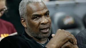 Former New York Knicks forward Charles Oakley has lawsuit against Madison Square Garden dismissed Former New York Knicks forward Charles Oakley has lawsuit against Madison Square Garden dismissed