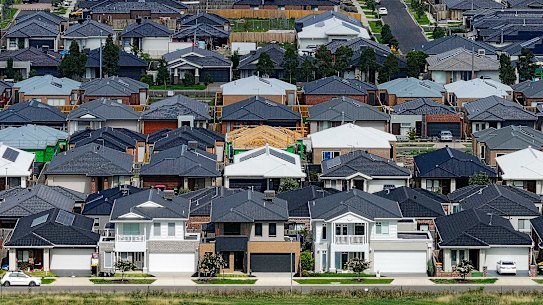 House prices are falling in Labor’s marginal Melbourne seats but local MPs say community supports it.
