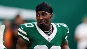 Jets fans breathe sigh of relief after practice scare for M star running back Jets fans breathe sigh of relief after practice scare for M star running back