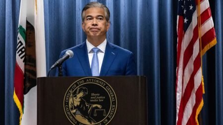 Movie theater group reverses course, urges California AG to settle 0B Paramount-Warner Bros lawsuit
