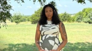 Surrogate says baby ‘ripped away’ 60 seconds after birth as custody fight erupts after abortion refusal Surrogate says baby ‘ripped away’ 60 seconds after birth as custody fight erupts after abortion refusal