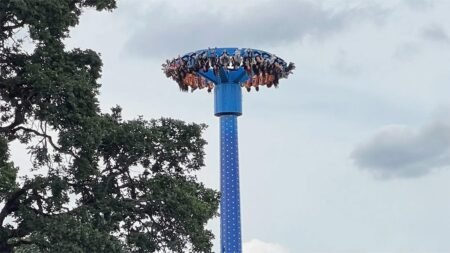 Jury awards teens 0K after Oregon amusement park ride left them hanging upside down: report