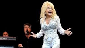 Dolly Parton refused to pick political sides for decades: ‘I’m not in politics, I’m an entertainer’ Dolly Parton refused to pick political sides for decades: ‘I’m not in politics, I’m an entertainer’
