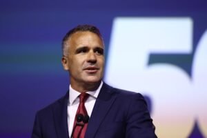 Peter Malinauskas and Chris Minns urge federal government to fix unfair funding deal