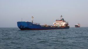 Iran retaliates against US forces after American strikes in key oil route and more top headlines Iran retaliates against US forces after American strikes in key oil route and more top headlines