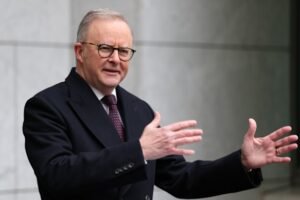 Labor backs away from outlawing AI glasses that can take video