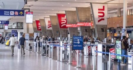 Montreal airport worker dies after being struck by plane Montreal airport worker dies after being struck by plane