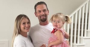 Edmonton-born father back in Canada after 9 months in ICE detention Edmonton-born father back in Canada after 9 months in ICE detention