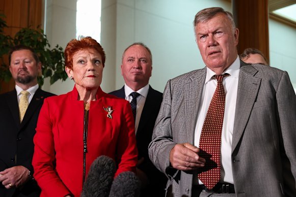 One Nation leader Pauline Hanson and Farrer MP David Farley don’t see eye to eye on the party’s net overseas migration figure.
