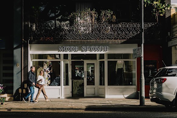 Boutique Mode Sportif on Cross Street.
