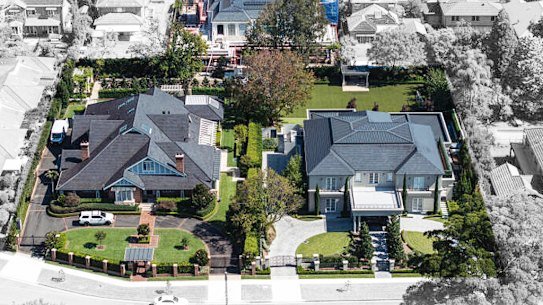 The mansions of the Hales family.