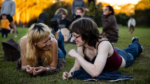 People listening to Heartholder as he performs in Alexandria’s Sydney Park.