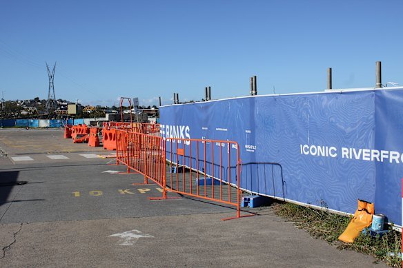 The now-empty site will include 212 apartments and a Kimpton Hotel.