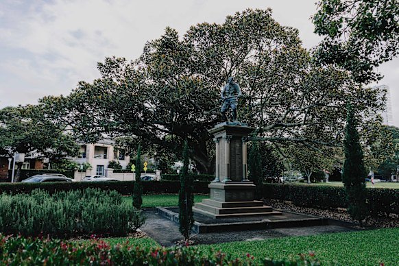 The Double Bay War Memorial featuring a bronze statue of an Anzac soldier stands in Steyne Park.