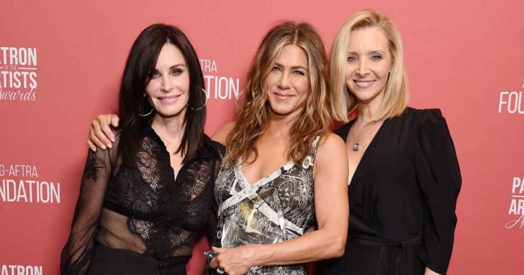 Jen Aniston and BF Jim Curtis Enjoy Dinner Date With Her ‘Friends’ Costars Courteney Cox, Lisa Kudrow