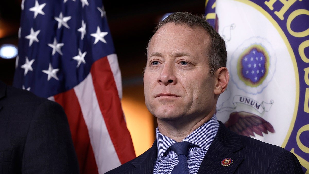 Rep. Gottheimer listening