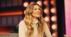 Gisele Bündchen’s Divisive Airport Shoes Are the Chic Style Fashionistas Swear By Gisele Bündchen’s Divisive Airport Shoes Are the Chic Style Fashionistas Swear By