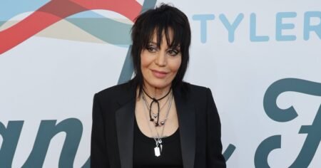 Joan Jett Cancels Shows as Rocker Is Unable to Perform After Surgery for Back Injury Joan Jett Cancels Shows as Rocker Is Unable to Perform After Surgery for Back Injury
