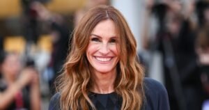 Julia Roberts’ Cool-Girl White Sneakers Are the Most Versatile Shoes You’ll Find All Year Julia Roberts’ Cool-Girl White Sneakers Are the Most Versatile Shoes You’ll Find All Year