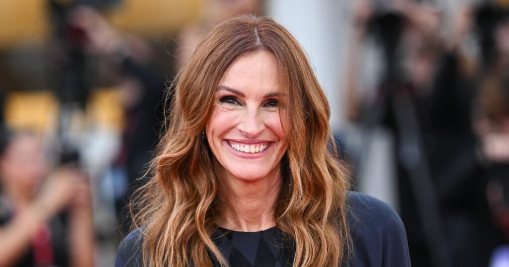 Julia Roberts’ ‘Balloon’ Lounge Pants Are Oddly Elevated — Copy the (On-Sale!) Look for Julia Roberts’ ‘Balloon’ Lounge Pants Are Oddly Elevated — Copy the (On-Sale!) Look for
