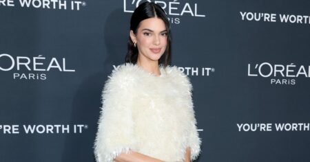 Kendall Jenner Wears the Viral ‘It’ Girl Sneakers Shoppers Walk ‘8 to 10 Miles a Day’ In Kendall Jenner Wears the Viral ‘It’ Girl Sneakers Shoppers Walk ‘8 to 10 Miles a Day’ In