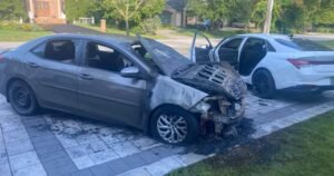 Police investigate triple vehicle fire in Toronto neighbourhood as arson
