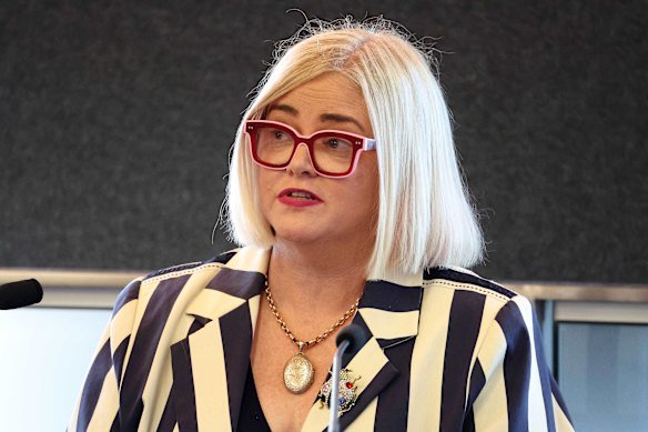 Former Transport and Main Roads executive Amanda Yeates broke down as she provided evidence to the CFMEU inquiry.