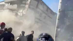 Colombia building collapses on camera as earthquake brings death, destruction Colombia building collapses on camera as earthquake brings death, destruction