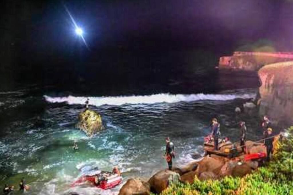 Horror as car plunges off famous California cliff and into the ocean Horror as car plunges off famous California cliff and into the ocean