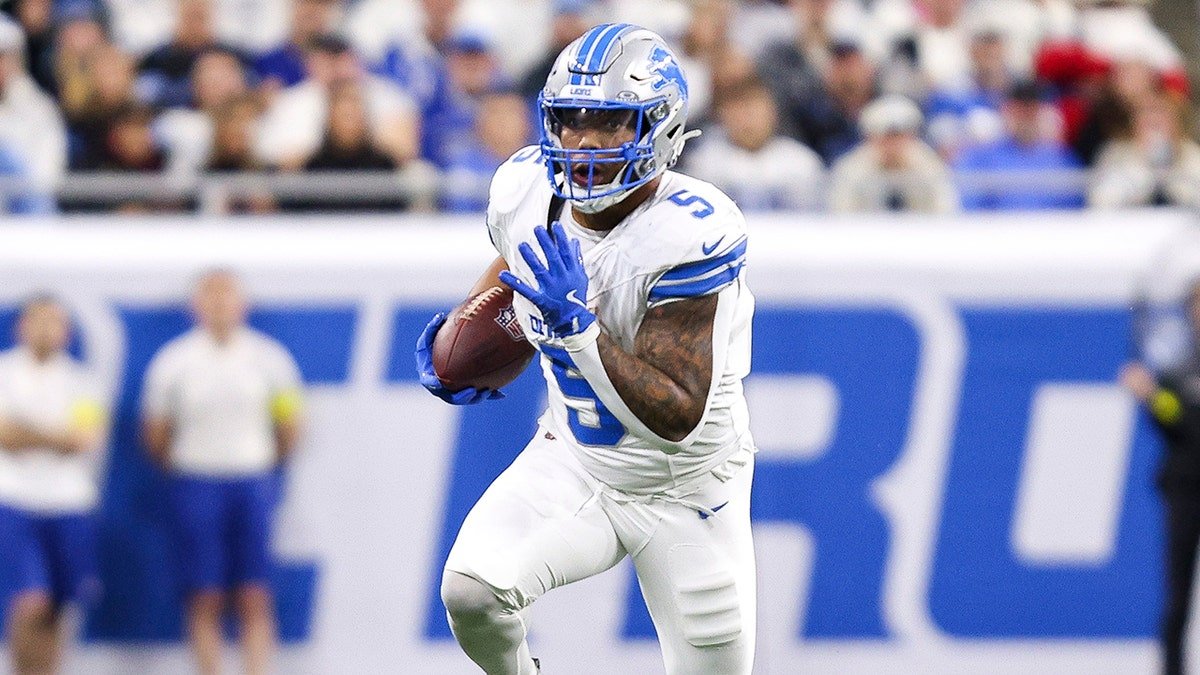 David Montgomery runs on field