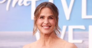Jennifer Garner Is Making a Case for This Rich-Looking Sweater Color — Get the Look for Jennifer Garner Is Making a Case for This Rich-Looking Sweater Color — Get the Look for
