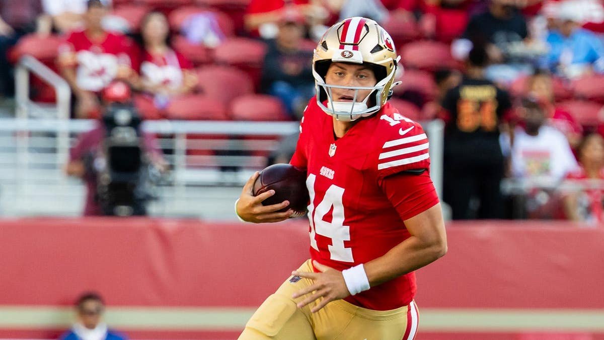 Kurtis Rourke runs the ball during a preseason game at Levi's Stadium.