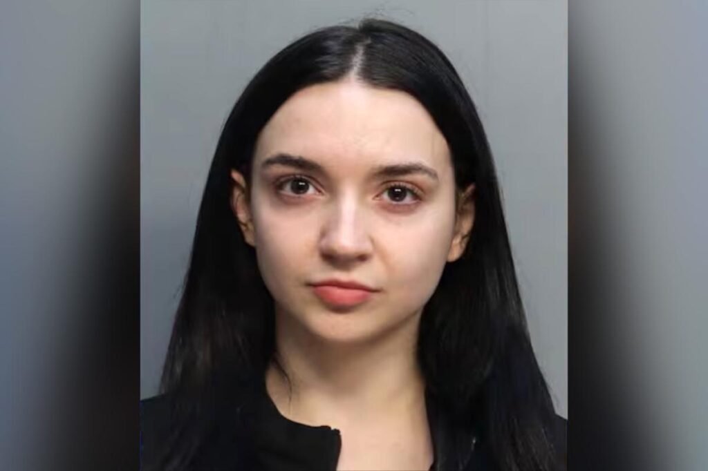 Furious Florida waitress blackmails lover for K when she found out he was two-timing her: cops