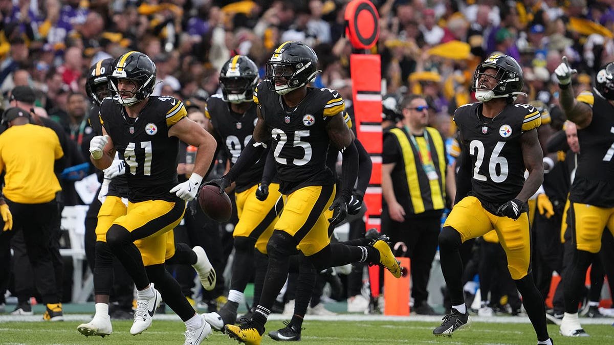Steelers defense celebrates