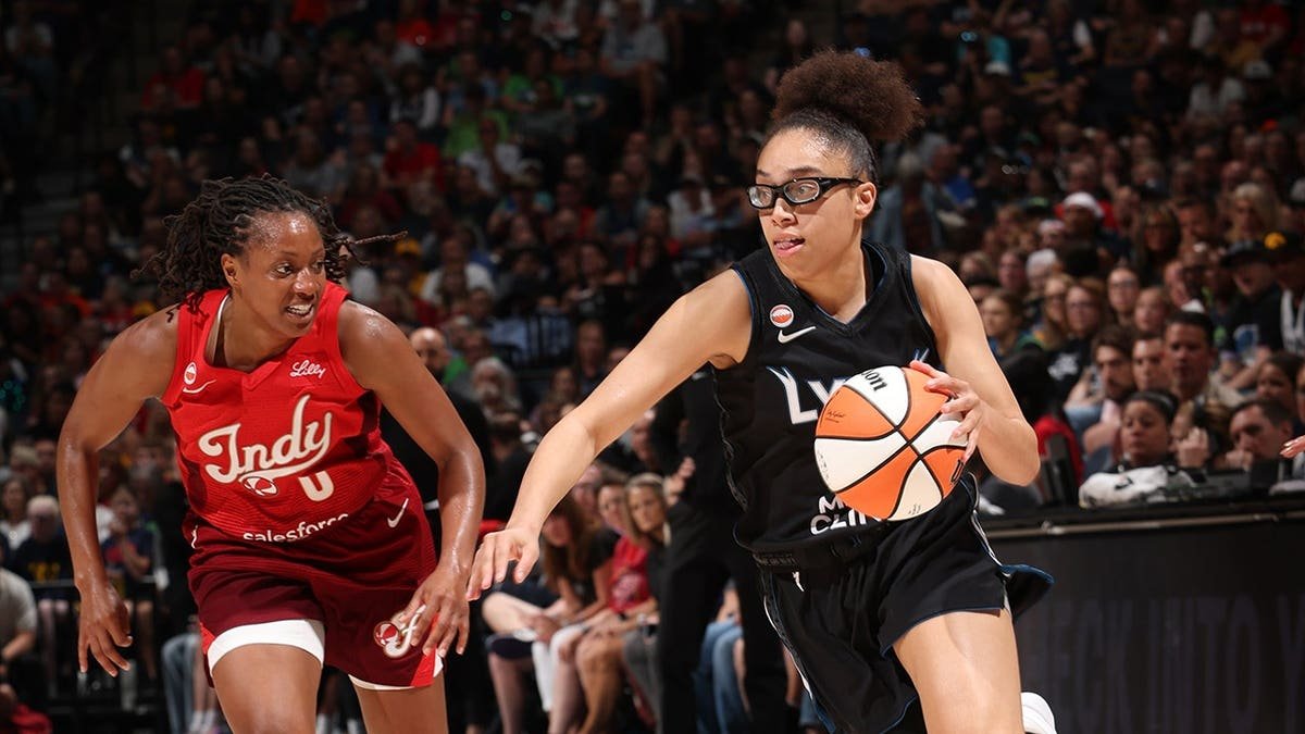 Olivia Miles drives to the basket during a game at Target Center.