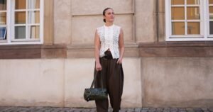 Forget Wide-Leg Pants — Pleated Trousers Are the New ‘It’ Style Taking Over Rich Mom Closets