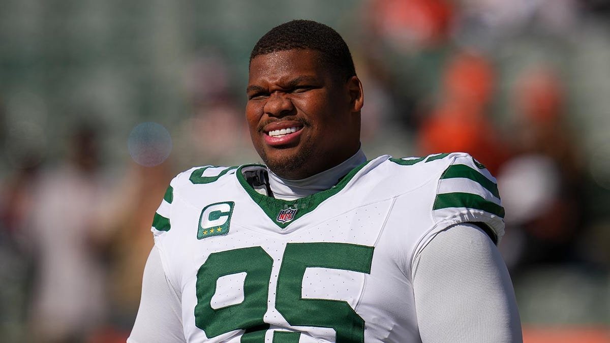 Quinnen Williams squints on field
