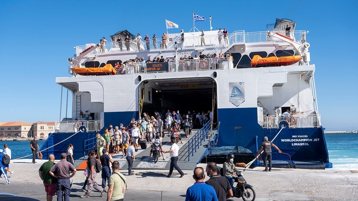 Seajets ferry in Santorini