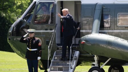 Trump helicopter’s radio warnings went unheard before close call with passenger jet, report says