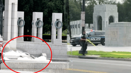 World War II Memorial on National Mall vandalized with pink spray paint; fountain overflowing with bubbles World War II Memorial on National Mall vandalized with pink spray paint; fountain overflowing with bubbles