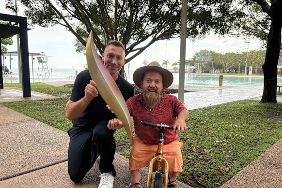 Olympian Ian Thorpe and Paralympian Grant “Scooter” Patterson unveil the first piece of Brisbane 2032’s emblems in Cairns.