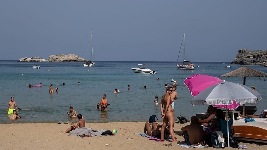 Foreign visitors drive gains in Greek tourism in July Foreign visitors drive gains in Greek tourism in July