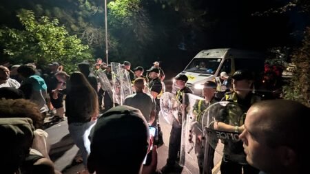 Anti-migrant protests are ‘wake-up call’ for UK government Anti-migrant protests are ‘wake-up call’ for UK government