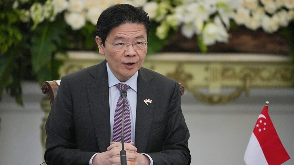 Singapore Prime Minister increases his salary by .1 million Singapore Prime Minister increases his salary by .1 million