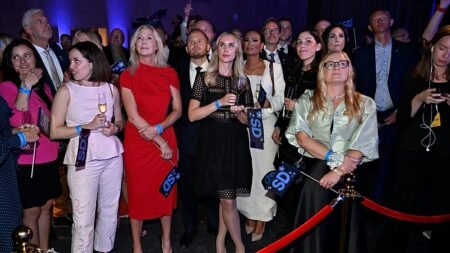 Sweden’s centre-left narrowly win election Sweden’s centre-left narrowly win election