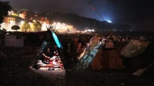 Thousands of migrants return to beaches in Ceuta as port camp fills up