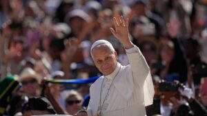 Pope begins first France visit in 18 years, to meet abuse survivors
